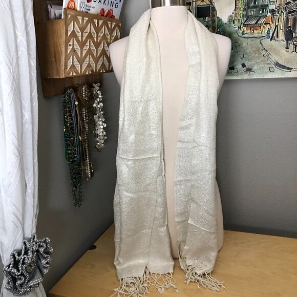 Collection Eighteen Metallic Silver Wrap Scarf - NEW - Picture 6 of 9